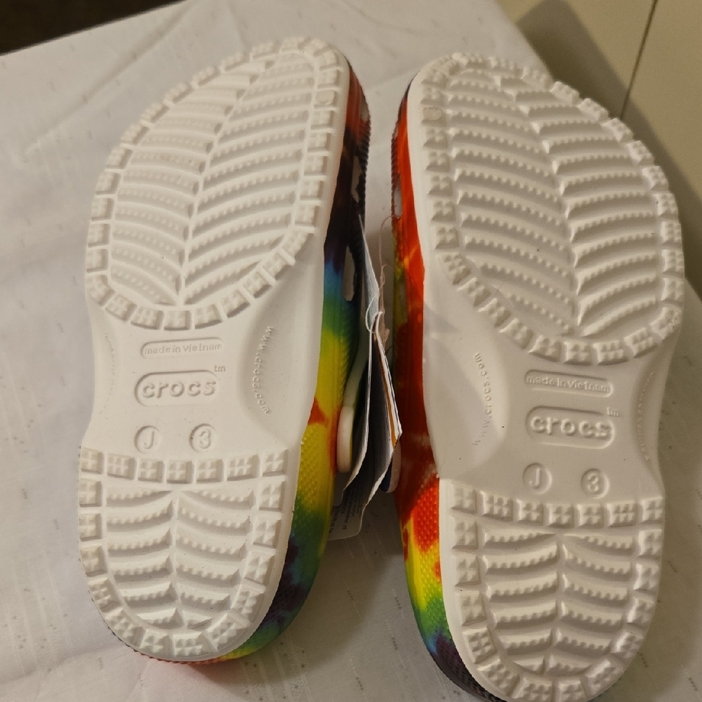 CROCS Red and Blue Sandals Vibrant Design - Picture 5 of 6